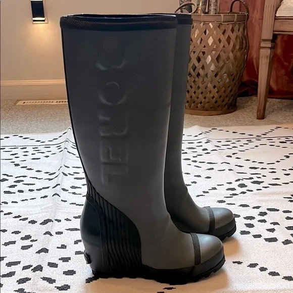 Sorel Black Winter & Rain Boots - Picture 1 of 9